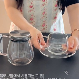 #콘수프기록집 #예쁜템최고야 #오브제언박싱 
친구한테 갖고싶던 킨토티팟 선물받아서
어울리는 킨토 유니티 컵앤소서도 사고, 
(블루보틀에서 쓰는 그 컵! 
오늘의집이 제일 저렴했어요💸)
A.C 퍼치스 화이트템플 잎차도 주문해봤어요 ㅎㅎ 
셰이커박스는 B급상품인데 
대형사이즈 만원대로 득템🤩
딱히 하자도 안보여서 만족 👀
철제바스켓도 같이 주문했는데 감성가득 넘 예뻐요🤎
#킨토 #셰이커박스 #티팟 #언박싱 #오늘의집 #철제바구니 #철제바스켓 #잎차 #오늘의가든  #ac퍼치스 #킨토티티팟 #유니티 #킨토컵 #킨토유리컵 #킨토머그 #맞팔 #셰이커박스 #리퍼 #리퍼제품 #모던리빙 #감성소품 #오늘의집에서샀어 #내돈내산추천템 #선물추천 #생일선물추천 