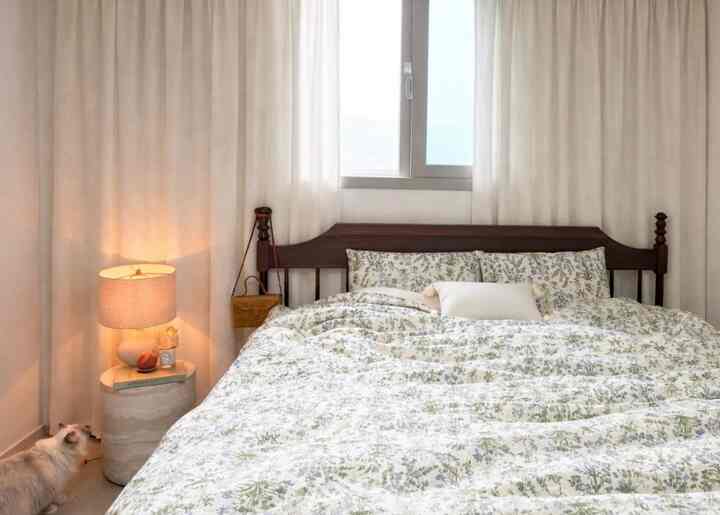 #예쁜템최고야 #콘수프기록집 

トレンドウィンドウのある家のお部屋
インテリアの時に一番気になったのは、  #오늘의우리집 #디아망벽지  #안방인테리어 #조명추천  #향기템 #향초 #침실스타일링  #티테이블 #린넨 