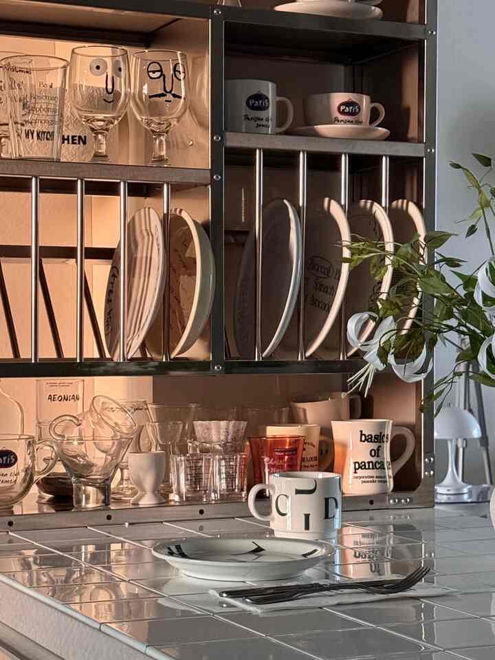 #오늘의우리집 #콘수프기록집 

週末の花を見てホームカフェへ
仕上げ:) #홈스타일링 #소품스타일링 #플레이팅 #머그접시세트 #테이블웨어 #홈데코