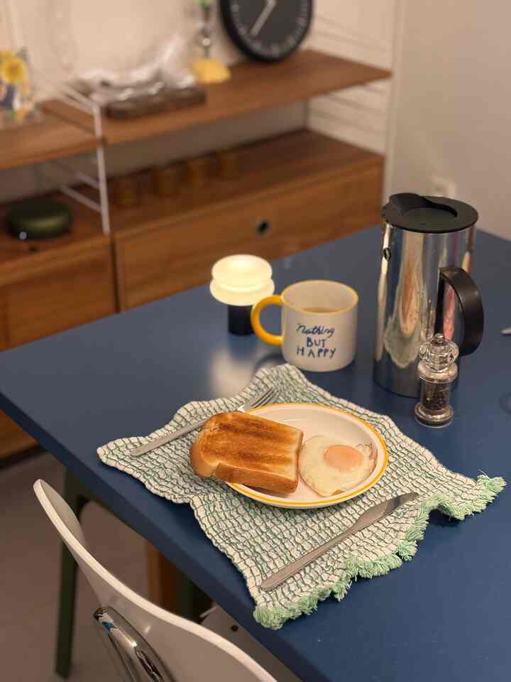 ＃かわいいテム最高です＃コンスープ記録集 

きれいなボウルに食べ物を盛り込んで食べると気持ちがいいですよ😆
家が贈り物として受け取った
#モダンハウスプレートとカップ

＃ftc8のストーリー＃ダイニングルーム 
#ダイニングテーブル 