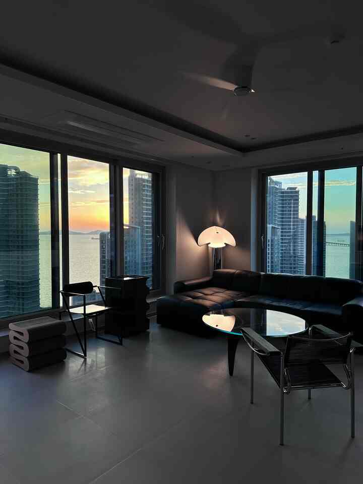 #콘수프기록집 #오늘의우리집 #미드센추리 #미드센추리모던 #거실인테리어 

週末終わり💙また一週間ファイティング！