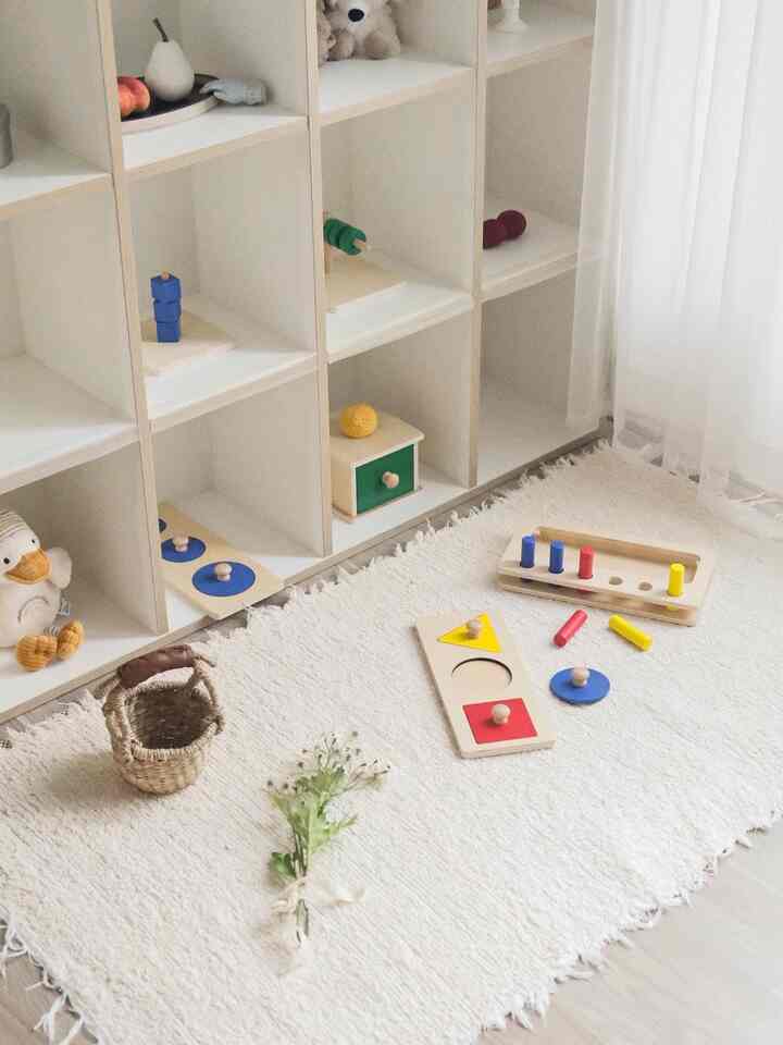 トドラーハウスモンテッソーリ教区＃春ワームインテリア

ウォームトンが好きな私🤍
赤ちゃんがたくさん滞在する遊び場になってしまったリビングルームも
暖かく飾ってあげたいと思います。

#ポルトカラーラグ
暖かい原木の教区を配置する
春の迎えのインテリア変化を与えてみました。

石が通り過ぎると嵐成長中の赤ちゃん。
今、教育官の方向性をつかんで導く時が来たようで #トドラーハウス #モンテッソーリ教区 
モンテッソリ子育てを始めようと思います。

モンテッソーリの本を体験してみると、 
セヨンに肯定的な影響 
たくさんあげるようですね。

新しいことに挑戦し、 
達成し、多くの学習 
経験させてもらえると思います。

トドラーハウス教区と＃モンテッソーリ子育て。
パズルを挟むのはまだ難しいですが、 
どんどん成長する姿を収めることができると思います！

_
＃並んでコミュニケーションします！
_

＃今日の私たちの家＃賢明な消費＃かわいいテム最高屋＃子育て日常＃モンテッソーリ＃今日のシーンカット＃赤ちゃんと日常＃育児用品＃赤ちゃんのおもちゃ＃おもちゃ＃ラグ＃赤ちゃんの装飾＃リビングインテリア 