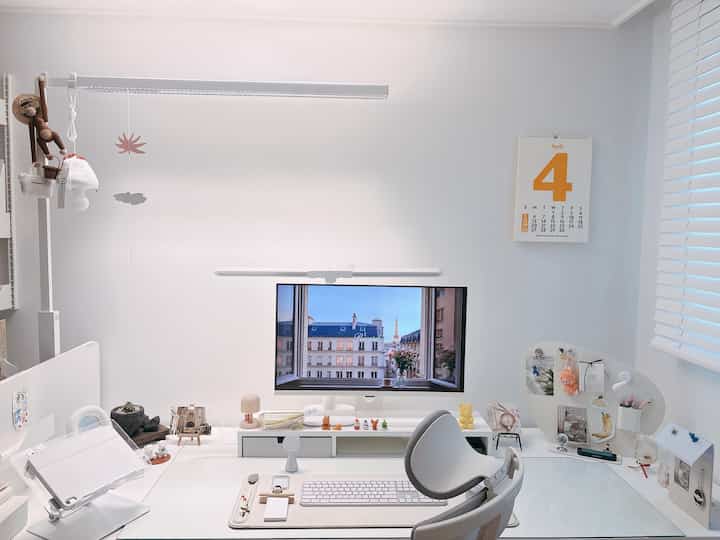 #デスクセット 

最近最も満足して書いているデスクセットアップを公開します！

🏷 オビキ - スリムデスクマット
すっきりとしたデザインに機能まで加わり、満足度が高いです。机の上を自然に整えてくれながら、空間がよりすっきりと感じられます。
🏷 スタジオムード - ムードパーティション
シンプルなデザインなのでどこに置いてもよく似合い、軽くポイント与える良いオブジェです。
🏷 ドゥイングツールズ - ブックエンド
本は端正に整理してくれ、雑動サニーは自然に隠してくれるセンスある収納テムです。
🏷 リカチル - マクセーフ据え置き
すっきりとしたデザインに360度回転まで可能で使用するたびに便利さを感じています。

小さな変化が積み重なりながらこの空間にとどまる時間がさらに良くなりました:) 

＃書斎＃オビキ＃orbitkey＃オビキデスクマットスリム＃フレーム＃ハンサムブランクコンピュータデスク＃ムードパーティション＃ハンサム＃ハンサムブランク＃リカチル＃レアロウシステム棚＃ノルイット＃ブックスタンド＃メイド＃デスクテリア＃ホワイトインテリア＃インテリアアクセサリー＃書斎インテリア