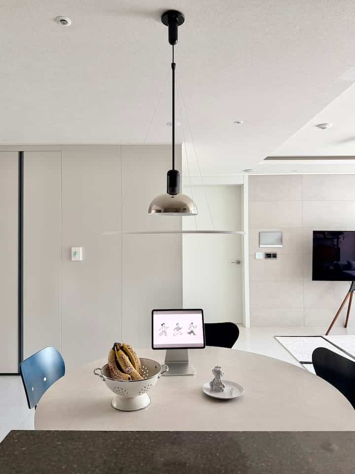 ＃今日の私たちの家＃コンスープ記録集2
天気良いこのごろ、あまり変わらない我が家ですよ。

＃ホームスイーツホーム＃新婚旅行インテリア＃新築アパートインテリア＃20ピエロアパート＃バンセルイン＃家の装飾＃キッチンインテリア＃ダイニングインテリア＃ダイニング照明＃フロス＃プリスビー