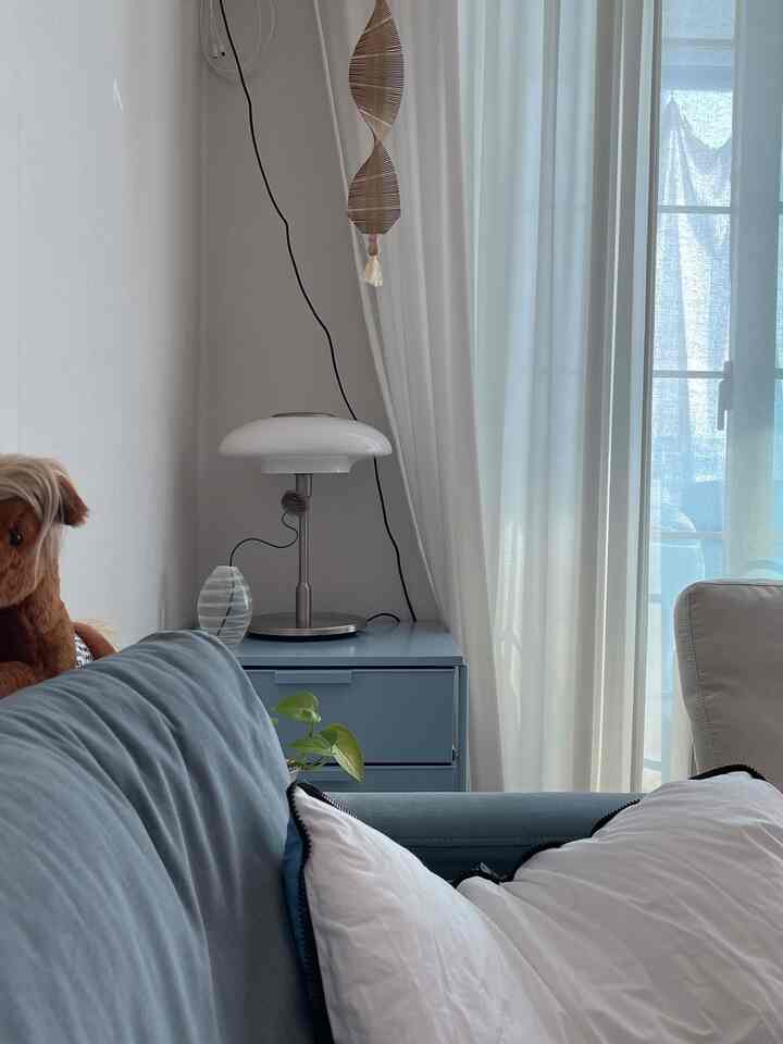 #きれいなテムチェゴヤいつも最愛で連れて行く引き出しの色味からデザイン、丈夫なホイールなので、一人でも前後に引っ張って通って使用中のトロリーですよ🩵 

上の蓋と引き出しはプラスチックで、フレームは鉄製の車輪はゴムでとてもよく転がりました。

＃コンスープ記録集＃トロリーおすすめ＃今日のガーデン＃バミル＃オグレ＃カーテン