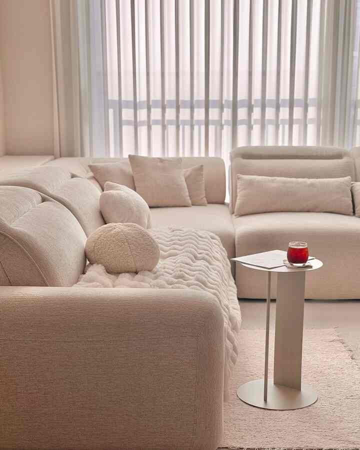 #私たちの家

私の家の追求は断然暖かいです。 
日差しがやさしく滞在する空間が好きです :)

クリーム、ベージュトーンで満たされたリビングルームとベッドルーム
心がまず快適になるところですよ🤍

私はブクレ素材が好きだから一つずつ
集めていますが、この過程も楽しいですね゜*₊

小さな小物一つ、質感一つにも優しさを加えて
滞在する時間が長くなる家を作りたいです🤍

＃きれいなテム最高屋＃クリームインテリア＃アイボリーインテリア＃ベージュインテリア＃ウォームトンインテリア＃コージーインテリア＃北欧インテリア＃ホワイトインテリア＃ホワイトリビングルーム＃ブクレソファ＃ベージュリビングルーム＃アイボリーリビングルーム 