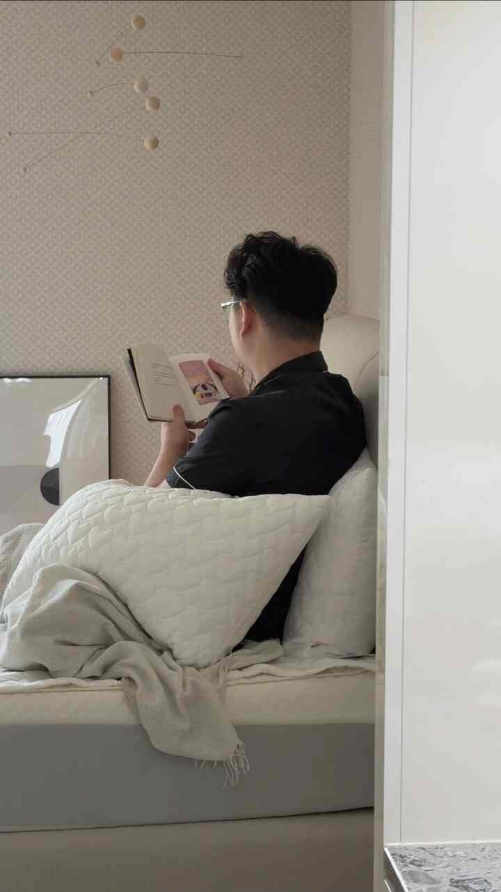 ＃コンスープ記録集＃賢明な消費 

今日の日が好き
しばらく出てきましたが、

日中は確かに
日が暑くなりました☀️🍃

クラスの暑さは夫のために
寝具から冷感パッドにあらかじめ変えた🩵

圧倒的なQ-max数値で
肌に触れる瞬間涼しいです❄️

刺激なしで柔らかい生地です。
負担じゃないですよ☁️🫧

再購入率が高いです。
自分で書いてみると理由を知る☺️

素敵なハート柄まで
好みの狙いだよ💗🌷

もう一度もう一度
くるくる 🛋️🤍

歴代級という今年の暑さ、🌡️

このように一つずつ変えておくと
少し難しいと思います❄️🌙

＃夏の寝具＃冷たいパッド＃家のInstagram＃寝室のインテリア＃布団のおすすめ＃寝室のインテリア＃ベベデコ＃ベベデコの冷たいパッド＃ヒマラヤの冷たいパッド＃子供のホーム＃ftc8 ＃睡眠テム＃ホームスタイリング＃ベッドルームムード