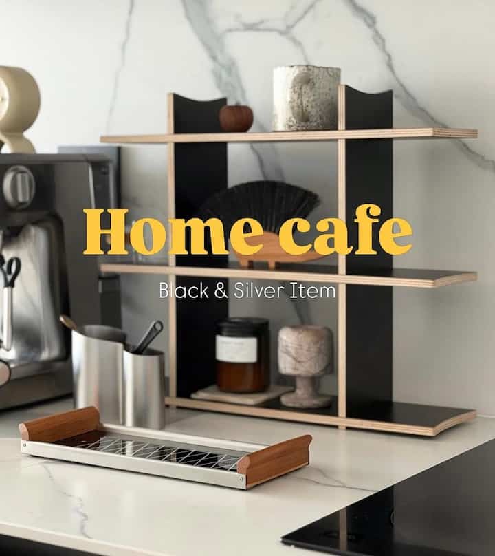 ブラック＆シルバーホームカフェ🩶🖤✨
シンプルながら甘い
シックで恥ずかしい My Home Cafe☕️
ホームカフェアイテム情報共有します！

_ タンパーマット 綺麗なものがまったくなくて選んだインダクションマット！
 広くて清潔で楽しいです。

#ホームカフェ #homecafe
＃ホームカフェインテリア＃ホームカフェを飾る＃コーヒーマシン