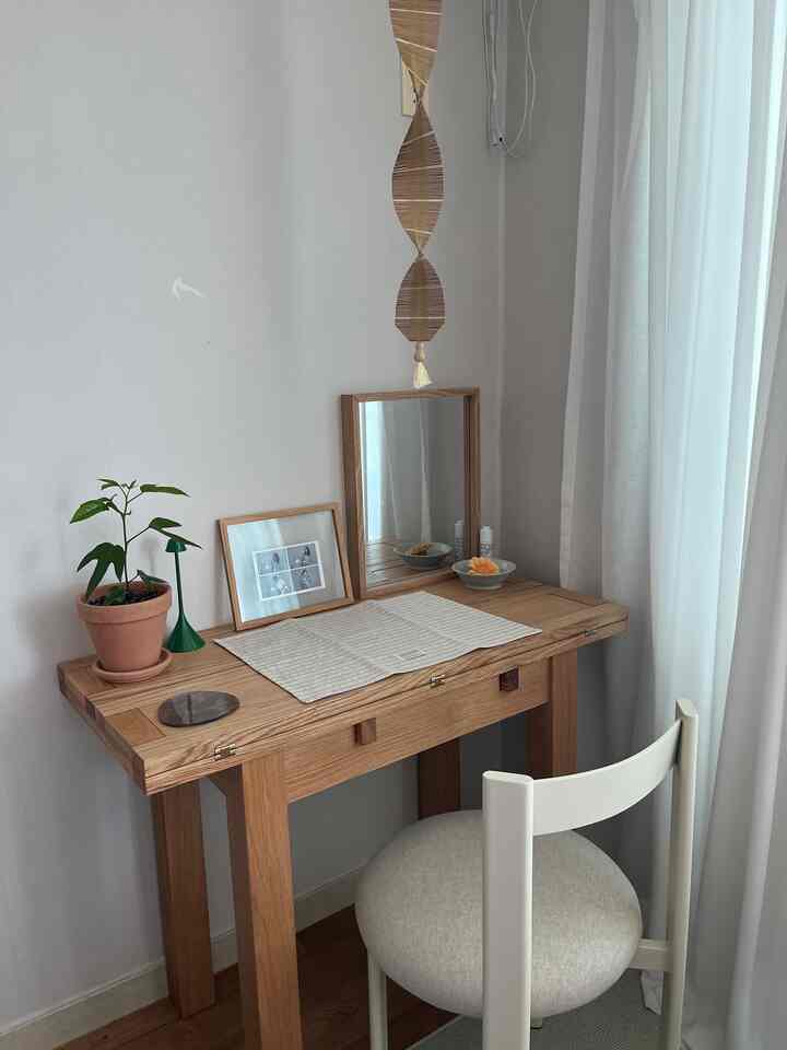 ＃私たちの家の追求ナチュラルなムードの新しいフォトゾーンを作っています。折りたたみ式のテーブルですが、広げると本当に広く丈夫な食卓になります。 

自宅にある似たような木の小物を置くと、すでに飾る楽しさがすごいです。

＃ナチュラル＃ナチュラルムード＃ウッドインテリア＃折りたたみテーブル＃折りたたみテーブル＃拡張テーブル＃拡張テーブルテーブル＃デスク＃ダイニングテーブル＃リビングルーム＃リビングインテリア＃ベージュ＃ベージュトーン＃ワームトンインテリア＃リビングカーテン＃リビングラグ＃ラグ＃1 ＃バイナリショップ＃オセール＃ダイニングテーブルチェア＃速カーテン