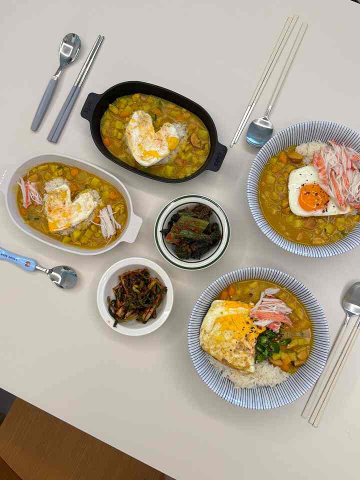 ＃コンスープ記録集＃今日の私たちの家2
食べ物を少しだけやっていますか？笑

私は手が少し大きいです。 
カレーもクマにいっぱいです🤣

私はカレーが大好きですが、子供たちは2日以上 
食べませんでした。

だから毎回ウィーンソーセージ/とんかつ/うどんなど 
トッピング（？）の種類を変えてくれるのです。笑



#麺 #おにぎり #料理レシピ #料理スターグラム #鍋 #クマ釜
＃カレーライス＃カレー＃オンザテーブル＃幼児食器＃シリッツ
＃シリッツ食器＃ホームストア＃簡単料理＃夕食メニュー＃夕食  

