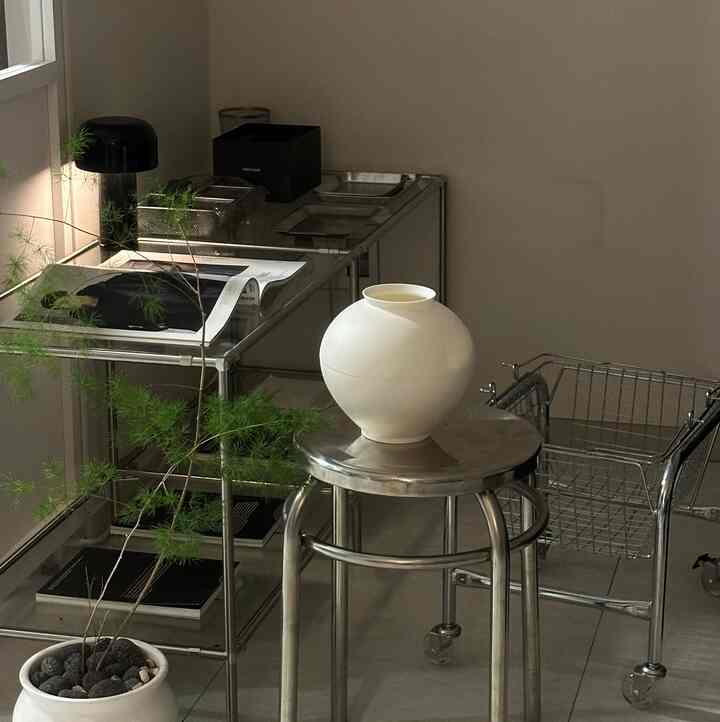 Pesona Saturasi Rendah

#InteriorHitam #블랙가구 #무채색 #무채색인테리어 #식물인테리어 #플랜테리어 #쇠테리어 #식물키우기 #맞팔 #큐레이터 #집꾸미기 #자취 #자취방인테리어 #혼자사는집 #잘산템 #우리집포토존 #오늘의우리집 #오늘의집 #마이페이지꾸미기 #우리집자랑 #우리집포토존 #미드센츄리 #블랙 #ftc9기이야기 #ftc9기