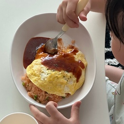 #오홈스토랑 #오므라이스 #육아일상 #오늘장면한컷 
학교밥이 맛이 없나봐요
맨날 굶고 오는….
급하게 오므라이스 🤣