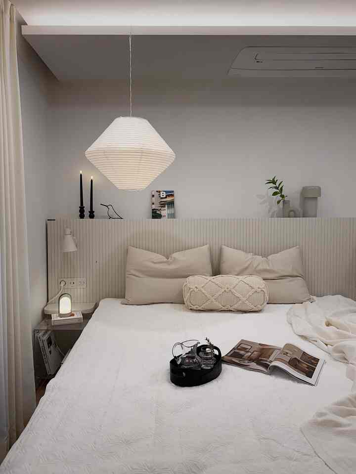 ＃コンスープ記録集＃寝室スタイリング 

ちょっと休養地の感じで飾った寝室🤍🌴

＃インテリアアクセサリー＃寝室インテリア＃寝室装飾＃ベッド＃寝具＃ホームスタイリング＃春寝具＃夏寝具＃ベッドおすすめ＃冷感パッド＃ホワイトベッド＃ミニマルベッドルーム＃ミニマルインテリア