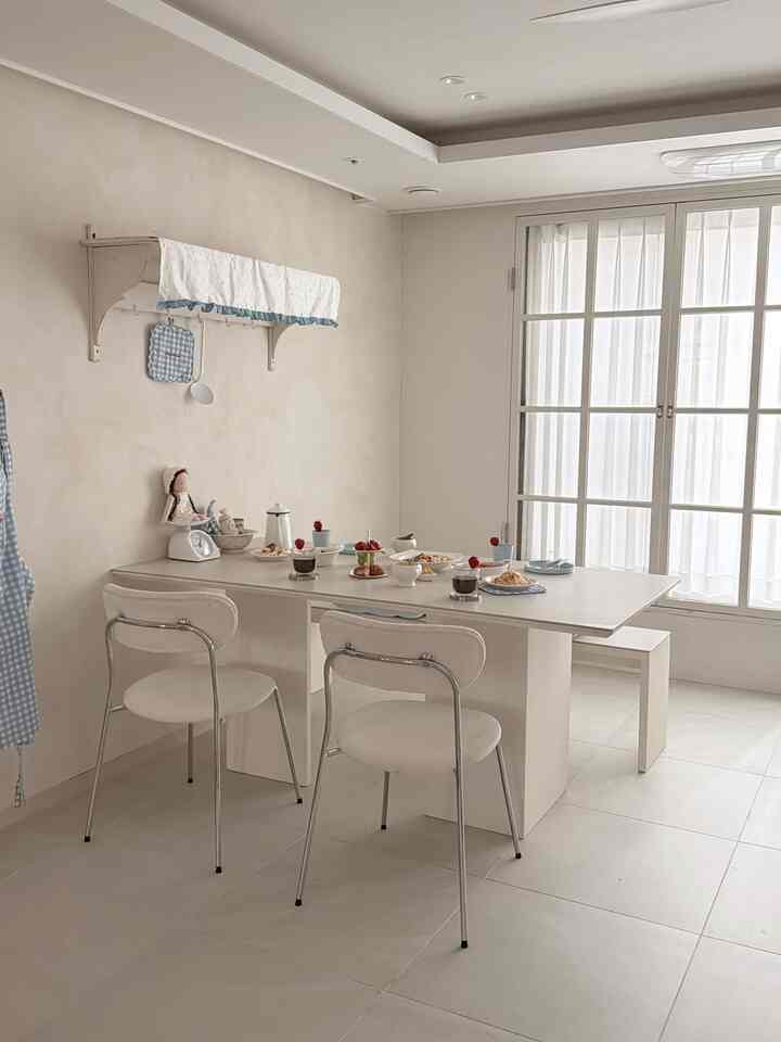 ＃賢明な消費＃コンスープ記録集

賢明な消費、最近最もよく買った小道具 ໒꒱ ‧₊˚

最近家に来るたびに
取り出すシルバー2段トレイなのに
もともとジャムやバターを上げる用途ですか？

しかし、果物やデザートを置くと
本物の雰囲気が変わります🍓🍎🫧

ただ普段の食卓なのに
突然ホームカフェを感じる
ちょっとホテルデザート感じまでですよ
特にいいのが何でも上げても 
きれいに見えるということ.. ❥･ ₊

ゲストが来るときはもちろんです。
最近ホームパーティーをするときも本当によく書いています。
席もあまりありません。
テーブルははるかに豊かです。
こんなのが本当の「賢い消費」感覚 🤓🤓🫧🫢🫢

家がプレゼントにもおすすめです！ 



#ホームパーティー＃ホームパーティーメニュー