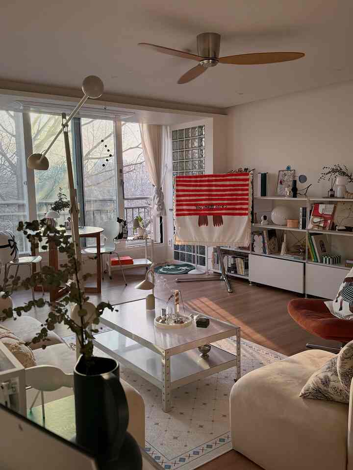 ＃コンスープレコードハウス＃リビングを飾る 

掃除中だからとんでもないけど🫧🧹

＃リビングインテリア＃リビングインテリア