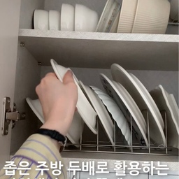 #주방인테리어 #좁은주방꾸미기 
저의 정리 꿀템들 소개합니다 👩🏻‍🍳🤍 
#콘수프기록 #원룸 #원룸꾸미기 #자취방인테리어 #자취방꾸미기 #화이트인테리어 #화이트우드인테리어 #주방선반 #주방정리 #원룸인테리어 #6평 #6평원룸인테리어 #6평원룸 #핸드타월 #주방장갑 #전자레인지 #고무장갑 #양념통 #주방수납 #조리도구 #조리도구걸이 #키친타올걸이 #주방공중부양 