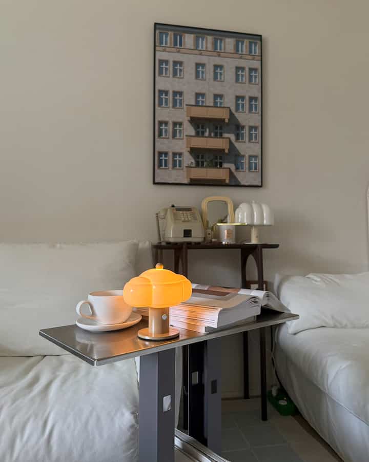 オーデンセでベーカリーをオープンした
一番美味しい光のレシピで焼き上げた
パンのぬくもりを込めた照明

ふわふわ膨らんだ塩パンは
一見しても気分が悪くなる 
バターの香りはありませんが、 
猛烈な光が広がる 
オンにした瞬間、最もおいしいタイミング 

最も暖かいメニュー
塩のひもの代わりに光のひもを入れた
#塩パン

🥐💡オーデンセミニ塩パンライト/カフェラテ
- 半透明のセラミック素材でシルバーで柔らかな光演出
-7色で様々なムード設定可能
-新鮮な取り外し可能なツーウェイデザイン
- 充電式ワイヤレス使用で自由に移動
-ワンタッチ方式で簡単な明るさ調節
-コンパクトなサイズでどこでもポイント演出
-家、誕生日などプレゼント用に活用も高いアイテム

＃コンスープ記録集
＃オーデンセ照明＃セラミック照明＃おすすめテム＃ソファ＃カサミア＃ロンバスラップ＃かわいいテム＃ビンテージ＃レトロ