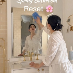 떼주부 봄맞이 욕실 대청소🌸(브금 키고 신나는 아침 맞이)
사실 주부에게 집 청소는
가족이 알아줘서가 아니라
그냥 늘 상 하는 일이잖아요?
그런데 이렇게 기록으로 남기면
사실 혼자 청소 휘리릭 하고 끝내는 것보다
힘도, 시간도 더 드는데
남기고 나서 보면 스스로가 뿌듯하고
증거(?)가 남아서 
딸이나 남편이 자연스럽게 보고
우리 와이프(엄마)가 우리 없을 때 
이렇게 열심히 청소했구나 ~
자연스럽게 알리는 방법이 됩니다.. 
솔직히 새로운 인테리어 제품이 생기거나
뭐가 바뀌지 않는 한 청소는 티도 안 나거든요 🤷🏻‍♀️ 
(남편 보고 있나?)
#욕실청소 #프록쉬 #토리다목적세제 #눗눗 #빨래바구니 #욕실세제 #청소용품 