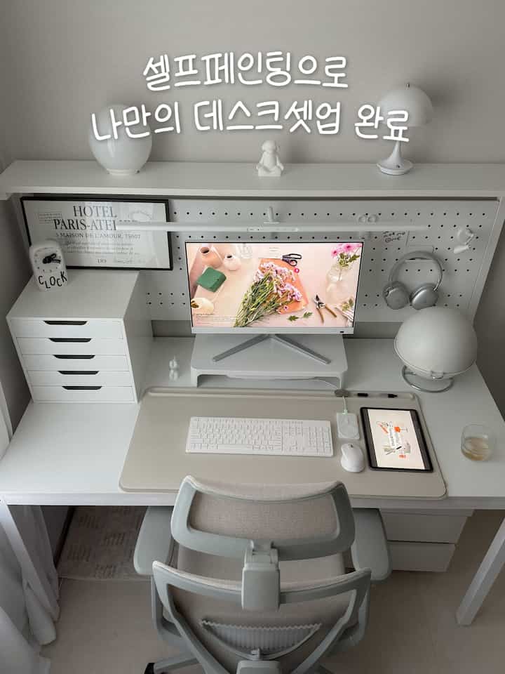 #デスクセット

セルフペインティングで挑戦するデスクセットアップ♥ 

追求するムードがあまりにもホワイトムードラピンクデスク 
綺麗だが白塗料が残ったキムに芽変身させてくれました יִ יִ 

ローラー、ブラシ、大容量の塗料の種類と木材、 
鉄製用にも分かれて塗る家具や位置に 
合わせて選んで使えばいいように鉄は 
専用塗料を使って腐食を防ぐことができると 
だから専用の塗料を書くことを忘れないでください🤭

セルフペインティングビデオを残すことができず残念ですが
ピンクの机でホワイトで本当に柿のようではないですか？👀✨

次はどんな家具をリフォームしてみますか？ יִ יִ 
思ったより簡単だったセルフペインティングおすすめですよ♥ 

＃デスクテリア 
