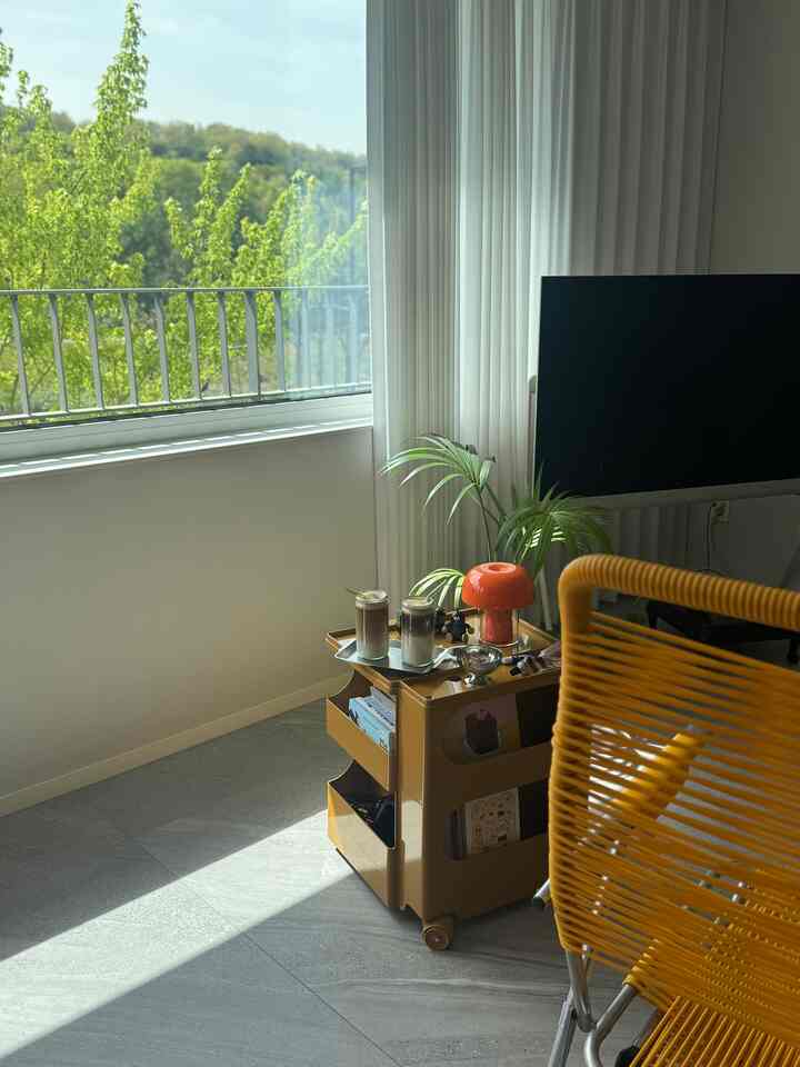 #今日の私の家
#コンスープ

庭の木があふれたのはほんの先週です。
今朝見ると、いつの間にか緑の緑がいっぱいです。
夏が来ているような空気と日差し
とても良いです。 
夏のラバーは楽しいです！
子供は近所の友人の家にパジャマパーティーに行きました。
土曜日の夕方から日曜日の朝これまでもゆったりを味わっています 🫶🏻
楽しい日曜日を過ごしてください🙌🏻

＃私たちの家フォトゾーン＃今日のシーン＃今日のカット＃朝のコーヒー
＃ホームカフェ＃春のインテリア＃春が来た春＃トロリー＃トロリー活用法＃トロリーおすすめ
＃カラーインテリア＃カラーポイントインテリア＃カラーアクセサリー＃住宅に住んでいます＃リビングタイルインテリア