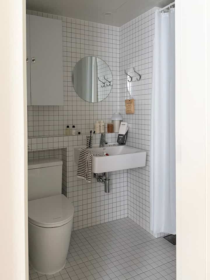 気にしなくてもバスルーム掃除をしたら気分が良くなります🖤
掃除は楽しいです🛁

#ホワイトインテリア 