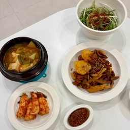 #콘수프기록집
#오늘의우리집 
볼때마다 매력적인 시라쿠스 접시 조만간 더 마련해야겠어요
오늘의 요리 
- 오리불고기
- 감자된장찌개
- 장모님 무김치
오늘의 손님
- 임신한 와이프
#맞팔 #선팔 #시라쿠스 #된장찌개 #인스타 #답방