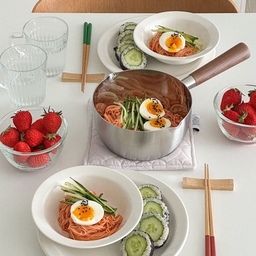 비빔국수 오이김밥 딸기 봄식탁♫•*¨*•.¸¸♪✧
#홈카페 #홈스타그램 #브런치 #홈브런치 #커피 #온더테이블 #홈쿡 #집스타그램 #플레이팅 #빵스타그램 #인스타푸드 #오늘의식탁 #일상 #디저트 #라이트룸 #onthetable #homecooking #homecafe #brunch #homebrunch #onmytable 