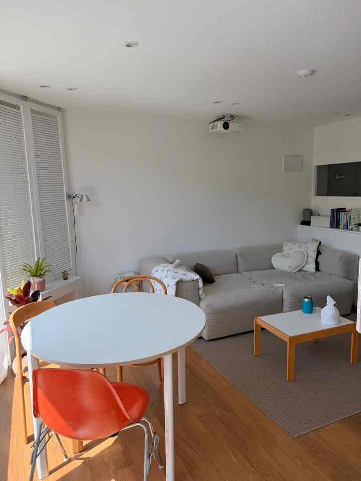 #私たちの家 
＃今日の私たちの家＃コンスープ記録集 


今日は空気も澄んで天気が上がりますね。 
春が少し長くなってほしいです~~🩷



#今日のガーデン
＃ホクネハウス＃リビングルーム＃リビングルームInstagram＃リビングルームインテリア 
＃小さな家のインテリア＃低層アパートメント＃usmhaller 