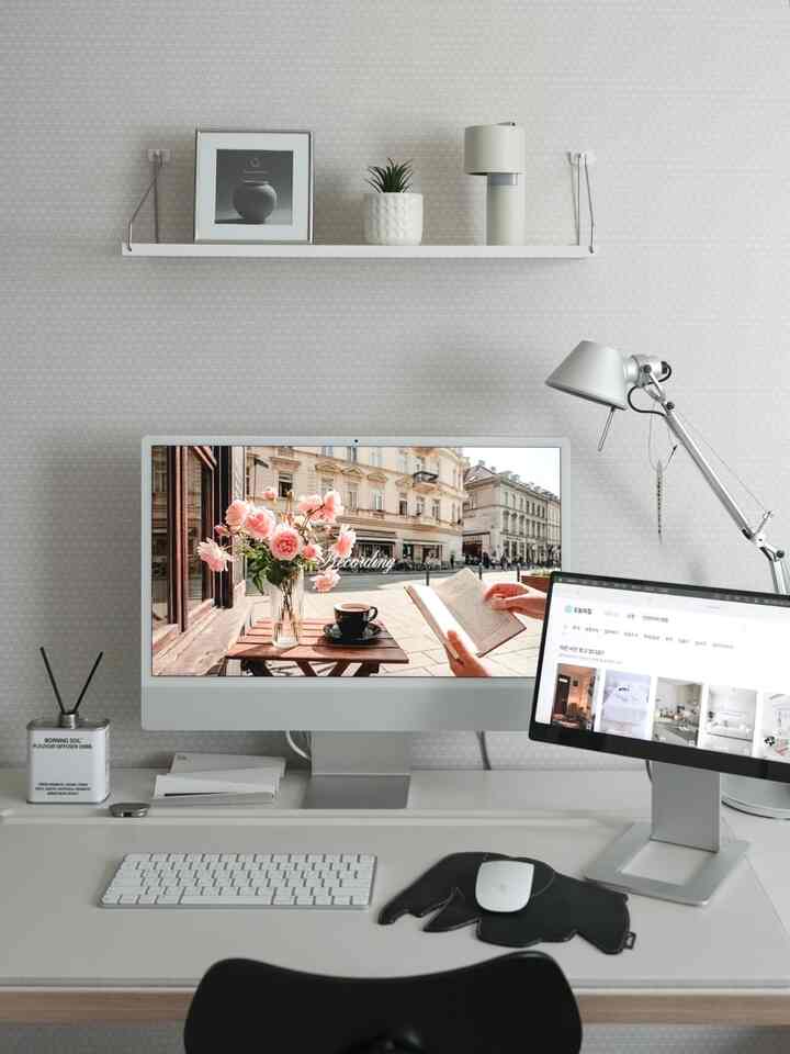 #デスクセット

デスクをすっきり整えるオビキデスクマックと
iMacとよく合うスタイリッシュなデザインのデュアルモニターで
デスクテリアに感性も加えて働くときの活用度も
はるかに良いです。必要なものだけを備えたデスクです🤍
⠀
⠀
＃書斎インテリア＃書斎＃書斎飾り＃デスクテリア＃デスクテリア人 