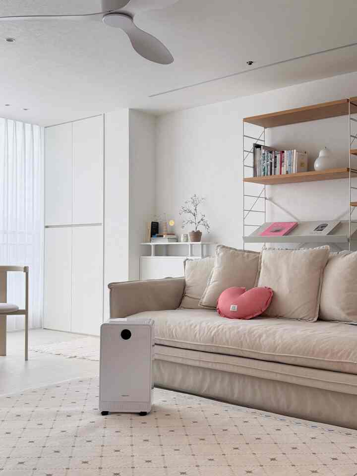 ＃今日の私たちの家＃コンスープ記録集

シーリングファン、除湿機が働き始めた今日の我が家 
まだエアコンの天気ではありませんが、日中は家が暑いですㅎㅎ 
微粉塵のため換気が難しく、シーリングファン、除湿機、扇風機が熱日になりますね:)


＃夏のインテリア＃夏の準備＃夏の必需品＃除湿機＃ミニ除湿機＃シーリングファン＃エアブロー＃ノミア＃ラグインテリア＃リビングラグ＃エノトソファ 