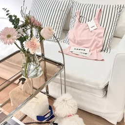 #현명한소비 #콘수프기록집 #맞팔 #오늘의가든
.
.
예쁜 나시 오집에서 골랐어요
컬러는 이쁜 베이비핑크구요
프리사이즈인데 보통키 조금 마른 제기준에
길이는 허리아래까지 넉넉하고
신축성좋아 편해요
몸에 살짝 붙는 타입이라 허리선 드러나고
겨드랑이 부분도 잘맞아 뜨는거없어 좋아요
편하고 이쁘게 입기 좋은 나시예요💕
.
.
#쇼핑 #쇼핑템 #쇼핑기록 #쇼핑리스트 
#봄옷 #핑크 #핑크핑크 #핑크템 