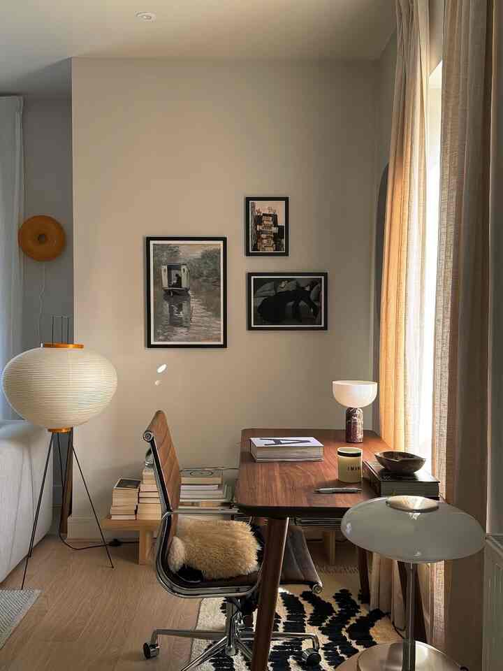 <p data-start="0" data-end="160">Warm light, quiet focus, and a desk that feels just right ✍️<br data-start="60" data-end="63">
A cozy corner where soft textures and natural tones make it easy to slow down and stay present.<br><br></p>
<p data-start="162" data-end="182">Credit: @Joyceemli<br><br></p>
<p data-start="184" data-end="236" data-is-last-node="" data-is-only-node="">#HomeOffice #CalmLiving #WarmInteriors #SimpleSpaces</p>