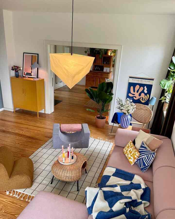 A fresh and lively living room filled with colorful accents and natural light 🌿 Bright tones, playful decor, and a cheerful mix of colors create an uplifting, happy space.

#colorfulliving #brightinterior #freshvibes #livingroominspo #playfulhome #colorpop #happyhome #homedecorideas #vibrantdecor #cozyhome #interiorinspo #dailyinspo

credit: @villa_pocket