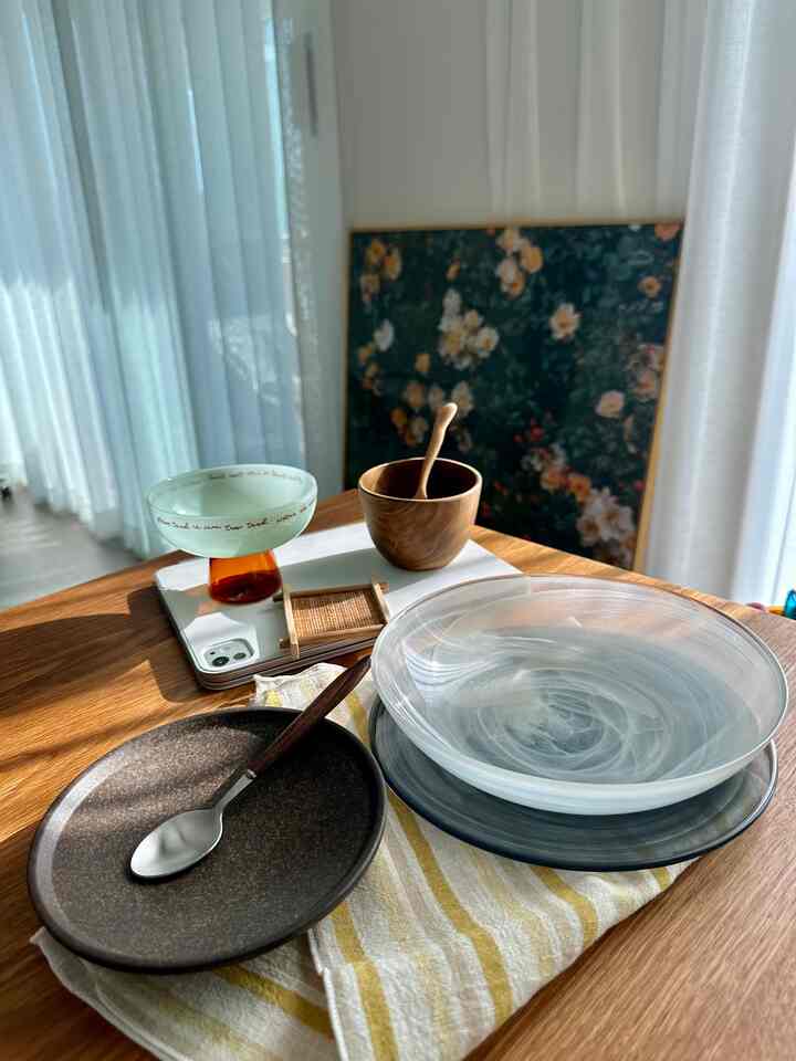 しばらく息をしていた器欲が爆発した4月です。
個人的に大変でストレスを受けることが多かった4月は、あの気持ちで買いたい事を、食べたいものを食べて過ごした一ヶ月だったと思います。そのおかげで綺麗なキッチンテムを揃えたのは…ストレスの純機能だと思いますか？🤣

＃コンスープ記録集＃かわいいボウルおすすめ＃ボウルおすすめ＃ボウルショッピング 