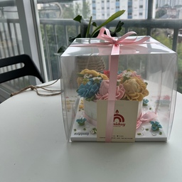 오늘은 친정엄마의 생신이였어요 
미리 주문한 떡케이크🤍
너무 달지도 않고 백설기도 찰지도 맛나더라구요! 
꼬맹이들이 쓴 손편지와 첫째가 준비한 왕관까지! 
오늘 엄마에게 행복한 하루였길 바라는 마음이에요
저 나이먹는것만 생각하던 요즘인데 
벌써 엄마가 칠순이시라니 
더 건강하시길, 엄마랑 더 시간 많이많이 보내야겠다는 
생각이 들었던 하루네요 🤍
#일상기록 #일상 #떡케이크 #생신
