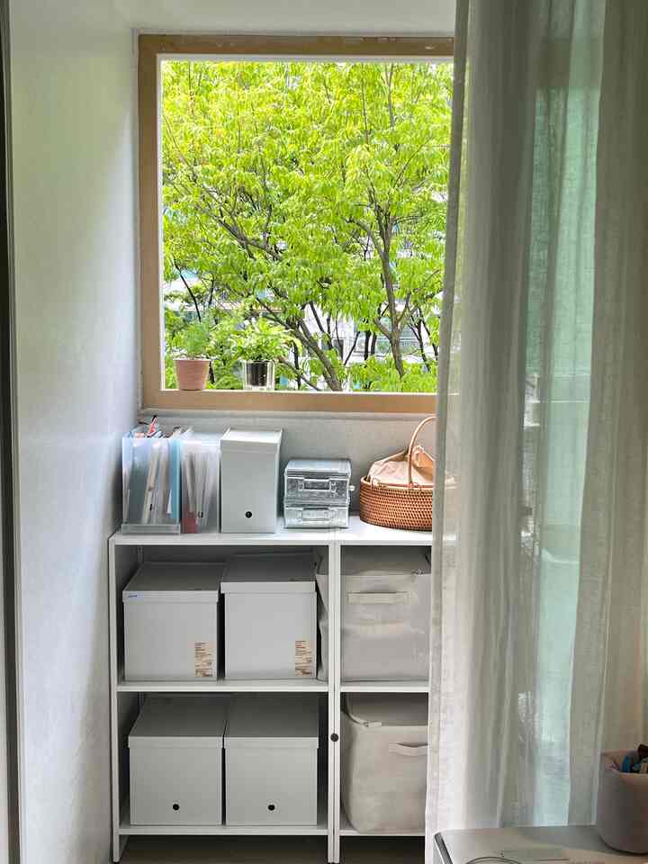 ＃ビューの良い私たちの家＃西の部屋のインテリア 
建てアパート 背の高い木が多くていい私たちの近所、木が醜くなって ビューが良い 我が家 西在室ビュー 🌱

＃ホームオフィス＃ソ・ジェバン＃ヨステイン＃IKEA＃無印良品＃無印良品おすすめのテム＃ビューレストラン＃フォレストビュー＃ツリービュー＃シェルフインテリア 