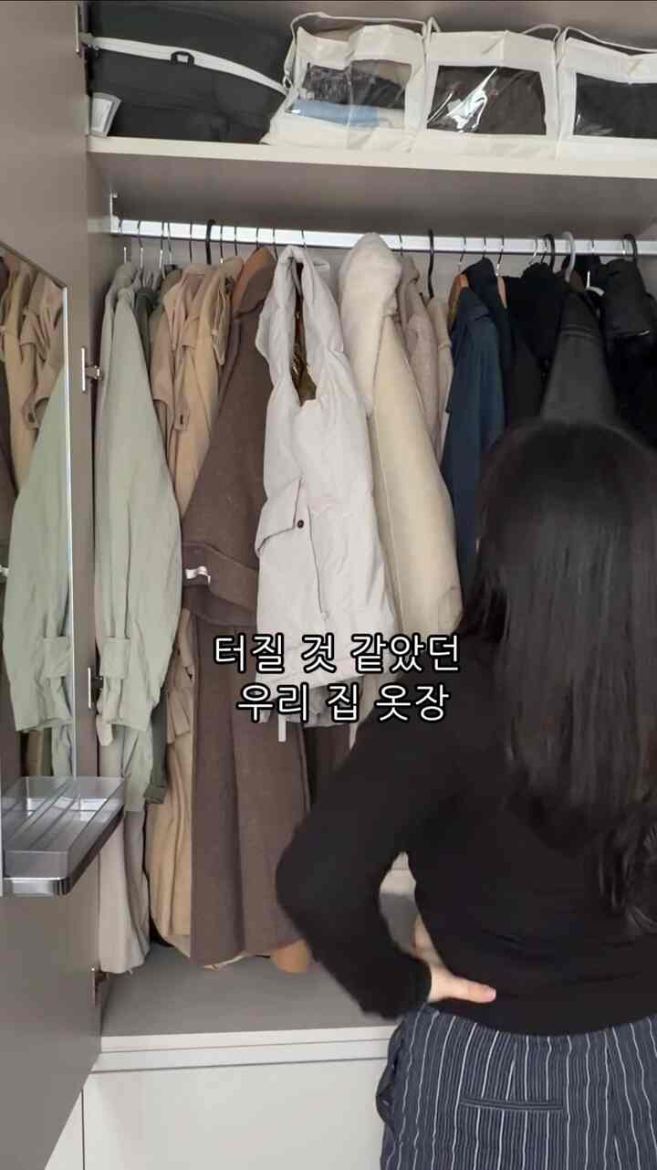 ワードローブスペース活用3倍のヒント電撃公開🧥🪄
＃賢明な消費＃コンスープ記録集

ルシアから出たハンガーの定理をお勧めします。 
スイングハンガーと呼ばれるこの製品は、ただ棒に掛けるだけで取り付け終わりハンガーだけをトゥクトゥク掛ければいいのにジグザグの方法で歩いてくればスペース活用3倍ができますよ 

長いコートは一番上に中途半端な長さはその下と中を利用すればタイトなワードローブもスペースが残るという事実みんなで冬服まとめますよ☺️

＃ルシアイ＃サリムテム＃収納＃スペース活用テム＃スペース別サリムテム＃ワードローブ＃ワードローブ収納＃ワードローブクリームアイテム＃サリムサリ＃サリム定着テム＃冬の服の整理＃服の整理のヒント＃整理テム＃クリーンハニーテム＃クリーンボックス＃ブランドン＃ハンガー＃ハンガーのティンサム＃ドレスルームハンガー＃作り付け＃ドレスルーム整理＃ドレスルーム収納＃ハウススターグラム 