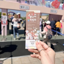 #콘수프기록집 #예쁜템최고야 #맞팔
엄마랑 남동생네랑 다같이 
고양 꽃박람회 다녀왔어요~🌷🌼
남편이 차막혀도 가보자했는데
생각보다 안막혀서 엄마랑 좋은추억 만들었어요💗
향카네이션 하나씩 사고
일산 맛집 세모식당에서 맛난밥먹구
근처 테라스카페에서 호로록 커피랑 디저트☕🍰
먼거리였지만 해지기전에 집와서
데이지 산책까지 완료!🐾
내일은 옆화단에 향카네이션 심고~
박람회장에서본 샐러드밭..💚💘
홀라당 맘을 뺏겨 ㅋㅋ
텃밭 열심히 해봐야겠어요!!
.
#오늘의가든 #야채키우기 #텃밭 #텃밭가꾸기
#텃밭일기 #카네이션 #5월 #5월전시 #꽃밭
#가족과함께 #가족모임 #가족식사 #가족나들이 
#봄나들이 #나들이 
