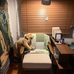공간분리로 만들어낸 나의 작은 거실 𓂃⊹🪑📚
여기서 책도 읽고
좋아하는 노래도 듣고
와인도 마시고 
영화도 보고 •• 🫠
저의 아늑한 힐링존이랍니다 .. 🤍
#콘수프기록 #맞팔 #자취 #자취방 #자취방인테리어 #자취방꾸미기 #자취생 #자취인테리어 #자취필수템 #구축인테리어 #구축빌라 #투룸 #투룸인테리어 #투룸꾸미기 #투룸침실 #투룸빌라 #투룸자취방 #맞팔환영 #8평 #8평인테리어 #콘수프기록집 #오늘의우리집 #공간분리 