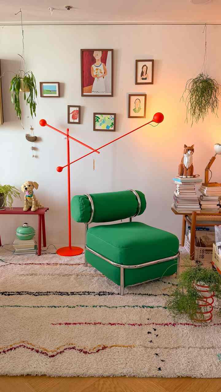 IKEA ニューウウウコレクション ps2026 💚
PS2026コレクションの中で一番先に公開されたこの緑のラウンジチェア！ボックスがこんなに小さいと？したかったのですが、空気注入式ラウンジチェア！🛋️

スチールフレームにはっきりとした緑の調和がお前らきれいですよね？😃
ただ見れば空気を膨らませて完成した製品だということに気づかないほどずっしりとしたラウンジチェアのように見えますが、実際には片手でも動くことができるほど軽くて、好きな空間で多様に活用できるように設計された製品です。
愉快ながらも実用的で真剣だが重くないデザインという今回のコレクションメインテーマにぴったりの製品でもありますよね。

5月14日、韓国でも今回のコレクションに出会えるからとても待っていますよ😁

#ikea #ikeaps2026 #chairthatblows
＃今日の家＃スペシャルクリエイター＃今日の家クリエイター
