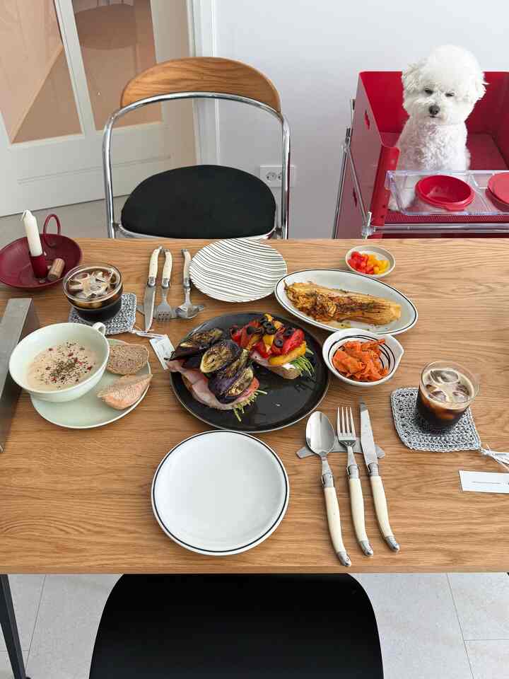 #오홈스토랑 #플레이팅장인 
家を出ていない週末にはホームブランチが必要です。
ナスは私の一番上のサンディチラに陥ることができませんでした🍆
パプリカはプリンがおやつとして与えようとした。  #주말일상 #주말기록  #플레이팅 

