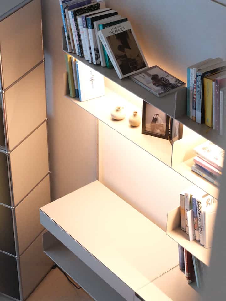 家を記録して感じたのは、単に住む場所を超えて 
私の考えと価値観が含まれています 
私が好きなものは何か、 
必要なものは何かを知る時間。

忙しい日常の中でも私たちの家を一つ一つ自分の手で直接飾って、そう好きなものを知っていくのが 
最近私の癒しです。

スペースをよく整え、整えてまた飾りながら 
散らばった心も整えられる気分！
家を飾ることは私たちの生活を本当によく変えてくれるようです  #스페셜크리에이터 #집꾸미기 #콘수프기록집 #오늘의우리집 #집꾸미기 #복층 #복층아파트 #맞팔