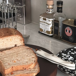 #오늘의집 #morning #brunch #쌀빵 #메바쥬
아침은 샌드위치 국룰 🥪
이거저거 하긴 힘들고, 쌀빵 컷팅해서 발뮤다 4분컷
계란스프레드 휙 넣고 바-로 먹어주기 🤍