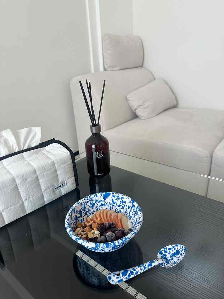 食器だけを変えても夏の気持ち :) 
そして、   #헤트라스디퓨저 #대형디퓨저 #디퓨저인테리어 #디튜저추천 #집들이선물사전 #로타2 #쇼파테이블추천 #쇼파테이블

