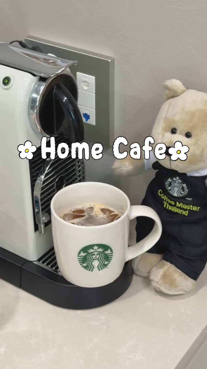 デカフェインとデザートで始まる一日☕️

外で楽しむコーヒーもいいけど、やっぱり家が最高だと思います。 

ネスプレッソシティズコーヒーマシンは新婚初めから使用されています 
あるコーヒーマシンなのに、いつも満足して使用中です◡̈    #주방소품추천 #선팔 #맞팔