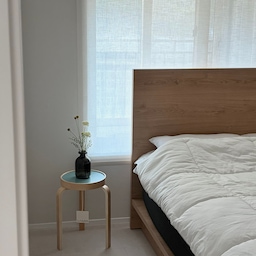 우드 포인트로 꾸며진 침실🛏️
#나의일상 #나의취향 #콘수프기록집 #집꾸미기 #오늘의집 #스툴 #우드인테리어 #침대인테리어 #침대협탁 #바미르 #바미르스툴 