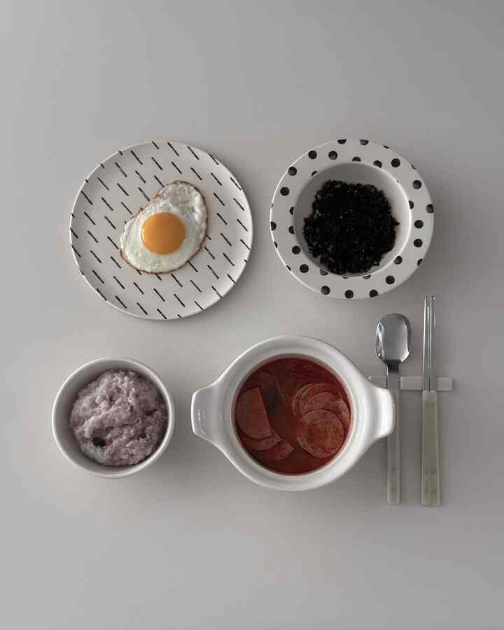 ＃製品提供|自宅で楽しむ超簡易部隊チゲ🍲
調理する面倒な日、
解凍せずに煮込むだけです。
手軽な部隊チキンキットで一食たっぷり！

濃縮型製品なので、最初は量が少なく見えましたが、
いざ煮てみるとハムとソーセージがたっぷり入っていて思ったよりふんわりしました。
ラーメンサリーやもやしを加えると
二人でも心強く楽しめます。

南海ニンニクとチーズが加わります
スープが深く濃厚なコクが感じられ、
感じずにすっきりしながらもおいしい味です。
ずっと食べるようになりました。

自宅でソンタン式バッグチゲの濃い味を
手軽に楽しみたいならおすすめですよ🤍

＃南海ニンニクバッグチゲ＃バッグチゲミルキット＃今日の家＃五感レビュー＃おにぎりおすすめ＃簡単な＃冷凍ミルキット＃スープ料理＃おがくずメニュー＃おがくず＃バッグチゲ＃ミルキット#食事 #キッチン #キッチン

＃五感レビュープログラムを通じて製品を提供され、直接使用してスタイリングした後期です。