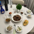 맛있는 밥상에 술이 빠지면 아쉽잖아요☺️
남편은 고량주, 저는 와인으로 서로 취향껏 먹습니다🖤

#오홈스토랑 #플레이팅장인