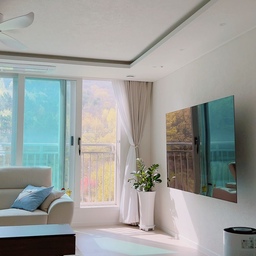 #환기
봄철 환기 정말 어려운데 어떻게 하고 계신가요? 
저는 비오고 난 뒤나 미세먼지 ‘양호’ 수준일 때는 
꼭! 환기시켜요^^
가족 모두 나가고 혼자 집에 있는 오전에는
불을 거의 안켜요!
자연채광이 너무 좋은 저희집🏡
식물도 정말 잘 자라고 있어요! 
식물 하나로 더 푸릇푸릇한 집입니다~ 
===================================
이 계정은 화이트앤우드인테리어를 사랑하는 주인이 관리합니다
▫️집꾸미기, 인테리어, 살림템에 대한 더 많은 정보를 드리겠습니다
▫️‘엠조이스윗홈’의 집꾸미기 과정이 궁금하시다면?
▫️하트❤️꾹! 눌러주시고 팔로우 부탁드려요^^
#가성비인테리어 #인테리어 #전체리모델링 #리모델링정보 #인테리어정보 #오늘의집 #화이트앤우드인테리어 #집꾸미기 #거실인테리어 #자연채광 #우리집뷰 #숲세권아파트 #맞팔 #맞팔환영 #맞팔해요 #맞팔선팔 #맞팔소통 
