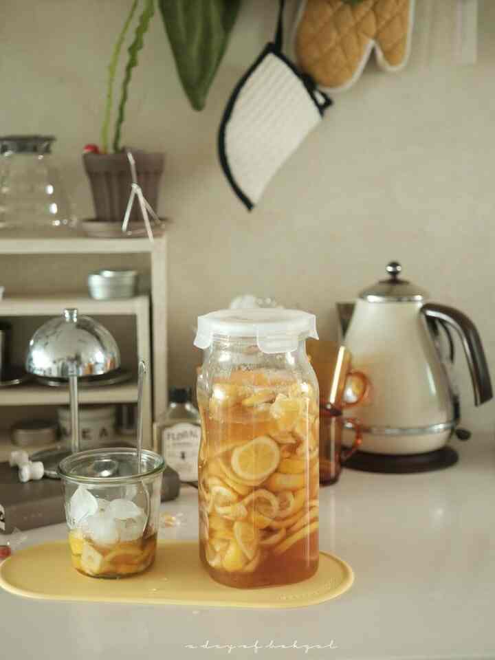 #오늘의우리집 #콘수프기록집 #주방 #여름맛 #여름음료 #레몬에이드 #레몬청담기 #유리잔 #집이좋은이유 #복숭아갈비


夏にはレモンエイド🍋